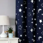 Rideau motif étoiles et lune argentées à œillets – vue 3