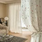 Voilage effet lin à petits pompons multicolores – vue 3